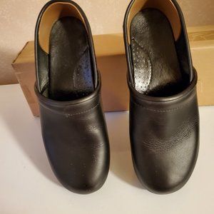 Anna Black Clogs
